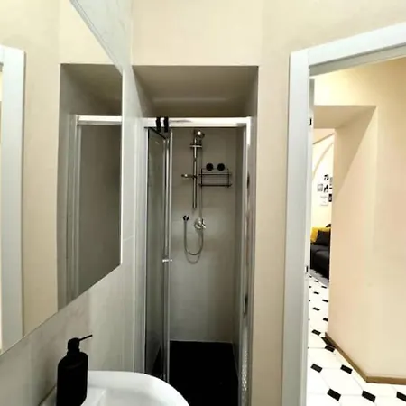 Portofino 24 Sqm Basement Unit, Located In Front Of Harbour, Wifi, Air Conditioning And Free Parking Lot Apartment